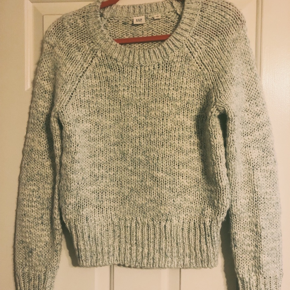 Gap sweater